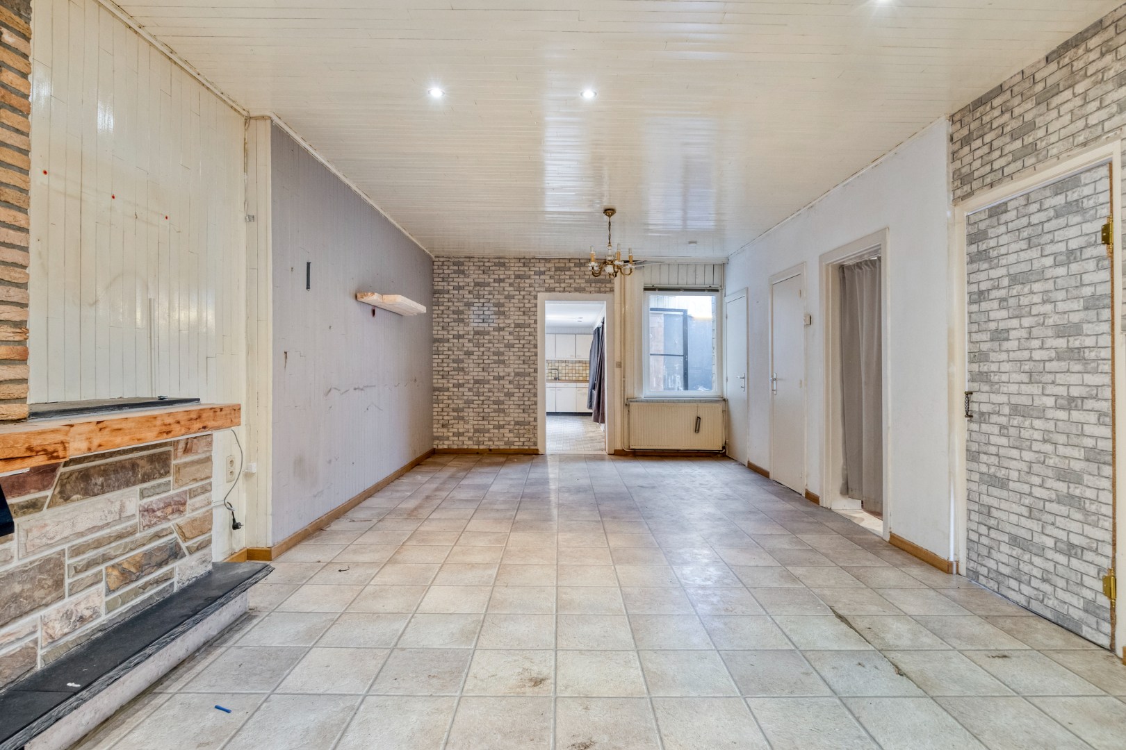 Te renoveren woning met 4 slpk. en gezellige stadstuin op een centrale ligging in Geel - foto 3