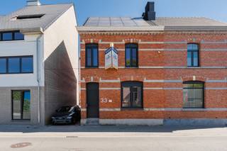 Karaktervolle woning met tal van mogelijkheden in het hart van NeerpeltIn het centrum van Neerpelt, op wandelafstand van scholen en openbaar vervoer,...