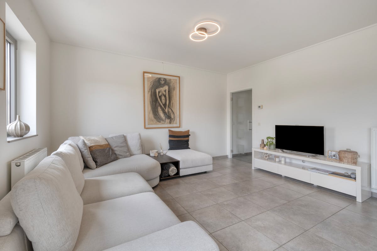 Lichtrijk tweeslaapkamerappartement - foto 4