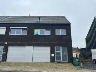 FOR RENT IN ERPE-MERESpacious and quietly located house with a favorable EPC score of C.Upon entering, you step into an open entrance hall with a...