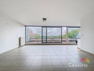 CASALINA Real Estate offers for rent – DUPLEX-PENTHOUSE of 101 m² with a beautiful terrace (17 m²) on the 5th floor with elevator.Located close to...