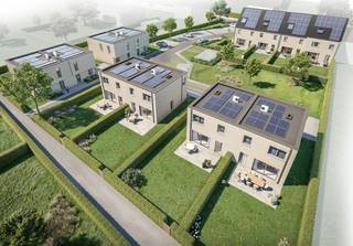 Stap binnen in jouw toekomstig huis, een oase van rust in een groene omgeving. Deze prachtige, duurzame en energiezuinige A+ halfopen woning bestaat uit drie bouwlagen.<br />Het gelijkvloers biedt modern comfort met inkomhal, toilet, inpandige garage met warmtepomp, ingerichte keuken met toestellen en aansluitende living. Afwerking is nog bespreekbaar met professionele begeleiding. Op de eerste verdieping vind je drie gezellige slaapkamers, een luxueuze badkamer met een inloopdouche en een apart toilet voor extra gemak. De bijhorende dressing maakt alles compleet. En laten we de zolder niet vergeten - een veelzijdige ruimte die je kunt omtoveren tot 2 extra slaapkamers, een inspirerend thuiskantoor of jouw eigen persoonlijke hobbyruimte. De zuidwest gerichte tuin wordt volledig omheind en voorzien van een poortje achteraan. De werken zijn ondertussen gestart!<br /><br />Prijs excl. aankoopkosten en btw.<br /><br />Meer info via 09 280 60 60 of info@durabrik.be.<br />Download de brochure op https://www.durabrik.be/nl/nieuwbouwprojecten/puurs-sint-katharinastraat<br />*beelden zijn indicatief