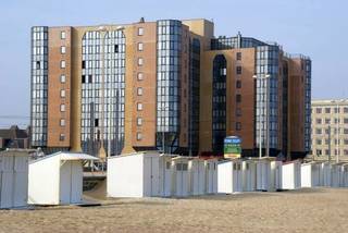 Dit ruime appartement, gelegen in de bruisende badplaats Oostende, biedt alle comfort en luxe die je nodig hebt voor een heerlijk verblijf aan...
