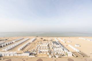 Superbe appartement mezzanine avec vue frontale sur mer et TERRASSE ENSOLEILLÉE EXCEPTIONNELLE, situé dans une résidence sur la digue, à hauteur de...