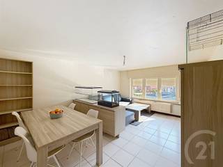 <p>Appartement met 1 slaapkamer te huur.</p><p>Gezellig appartement gelegen op de eerste verdieping, bestaande uit een inkomhal op het gelijkvloers, een ingerichte keuken, een badkamer met douche, toilet en lavabo.<br />Het appartement beschikt bovendien over een privatieve autostaanplaats voor het gebouw.<br />Er is geen lift aanwezig.<br />Een praktisch en gezellig appartement, ideaal voor een alleenstaande of koppel.</p><p>Gemeenschappelijke kosten per jaar: 195 euro<br />Gasverbruik per maand: 55 euro</p><p>Interesse in dit instapklare appartement? Neem gerust contact op voor meer informatie of een bezichtiging. 016/ 90 10 21</p><p>EPC: 350 kWh UC: 20260817-0003934768-RES-1</p>