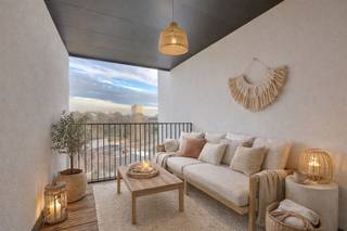 <p><span>Vlakbij de </span><span>Markgravewijk </span><span>vinden we in de Lange Lozanastraat te Antwerpen dit </span><span>nieuwbouw appartement</span><span> te koop. </span><span>Naar bereikbaarheid kan je niet centraler wonen! Het </span><span>centrum van Antwerpen </span><span>bevindt zich op slechts enkele minuten met de fiets of te voet. In no time bereik je </span><span>allerlei winkels</span><span>, horecagelegenheden, openbaar vervoer en scholen.</span><span> </span></p><p><span> </span></p><p><span>Het </span><span>nieuwbouw appartement</span><span> is </span><span>super lichtrijk </span><span>en heeft een bruikbare oppervlakte van zo'n </span><span>116m²</span><span>, heeft </span><span>2 of 3 slaapkamers</span><span>, een </span><span>ruim terras</span><span> (7m²) en een </span><span>kelder</span><span>. </span></p><p><span> </span></p><p><span>* sommige foto's zijn gestaged door AI</span></p><p><span> </span></p><p><span>Indeling</span></p><p><span>- inkomhal</span></p><p><span>- apart toilet</span></p><p><span>- woonkamer en eetkamer</span></p><p><span>- extra kamer; ideaal als bureau of slaapkamer (12m)</span></p><p><span>- open geïnstalleerde keuken</span></p><p><span>- berging met aansluitingen wasmachine/droogkast</span></p><p><span>- slaapkamer 1 (27m²)</span></p><p><span>- slaapkamer 2 (9m²)</span></p><p><span>- ruim terras (7m²)</span></p><p><span>- badkamer met inloopdouche en dubbele lavabo's</span></p><p><span>- kelderberging</span></p><p><span> </span></p><p><span>Algemeen</span></p><p><span>- lift aanwezig</span></p><p><span>- totaalrenovatie gebouw 2024; nieuwbouw vanaf V4</span></p><p><span>- vernieuwd en geïsoleerd dak</span></p><p><span>- individuele nutsvoorzieningen</span></p><p><span>- fietsenberging</span></p><p><span> </span></p><p><span>Troeven</span></p><p><span>- centrale locatie</span></p><p><span>- nieuwbouw</span></p><p><span>- ruim terras</span></p><p><span> </span></p><p><span>Deze verkoop valt onder het btw-stelsel van 21%.</span></p><p><span> </span></p><p><span>Ben jij geïnteresseerd in dit nieuwbouw appartement te koop in Antwerpen, ben je op zoek naar ander vastgoed, een investering of wens je de waarde van jouw eigendom te kennen? Dan ben je bij BOLT immo aan het juiste adres! Wij helpen jou graag verder.</span><span> </span></p>