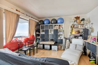 Tussen de grote en kleine ring van Hasselt, aan de Casterstraat, vindt u deze gezellige studio op de achtste verdieping! Een knus en lichtrijke...