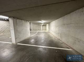 Dubbele parkeerplaats te huur in een beveiligd gebouw in het centrum van Wolvertem Voor meer informatie of een bezoek, neem contact op met het nummer...
