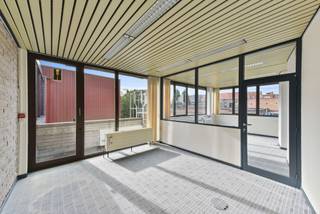 Te koop: ruim kantoor van 810 m², ideaal gelegen aan de Jan Tieboutstraat 67. Perfect voor bedrijven die op zoek zijn naar een functionele...