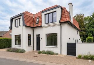 Ontdek dit uniek woonproject met karakter!In een prachtige, landelijke en bijzonder rustige omgeving bevindt zich deze charmante woning met het...