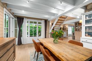 [[ DIT PAND NEEMT DEEL AAN DE ERA OPEN HUIZEN DAG OP 13/6 VAN 9:30 TOT 10:30 ]]
<h2> </h2>

<p>In het rustige en <strong>landelijke Watervliet </strong>bevindt zich deze <u><strong>gezellige open bebouwing</strong></u>, ideaal voor wie op zoek is naar ruimte, licht en een aangename woonomgeving.</p>

<p>De woning straalt charme en warmte uit en geniet van een mooie natuurlijke lichtinval in de leefruimtes. Dankzij de rustige ligging kan u hier volop genieten van privacy en comfort, terwijl alle dagelijkse voorzieningen vlot bereikbaar blijven.</p>

<p>Binnenin beschikt de woning over drie volwaardige slaapkamers en een gezellige veranda met prachtig zicht op de tuin — de perfecte plek om het hele jaar door te ontspannen. De lichtrijke leefruimte en de aangename indeling zorgen voor een echte thuisgevoel.</p>

<p>Buiten vindt u een mooie tuin waar het heerlijk vertoeven is, samen met een garage en meerdere staanplaatsen, wat extra comfort en praktische mogelijkheden biedt.</p>

<p>Troeven van deze woning:</p>

<ul><li>Open bebouwing</li><li>Rustige ligging</li><li>3 slaapkamers</li><li>Gezellige veranda met zicht op de tuin</li><li>Charmante en lichtrijke woning</li><li>Garage</li><li>Meerdere staanplaatsen</li></ul>

<p>Een ideale woning voor wie rustig wil wonen in een gezellige en groene omgeving.</p>