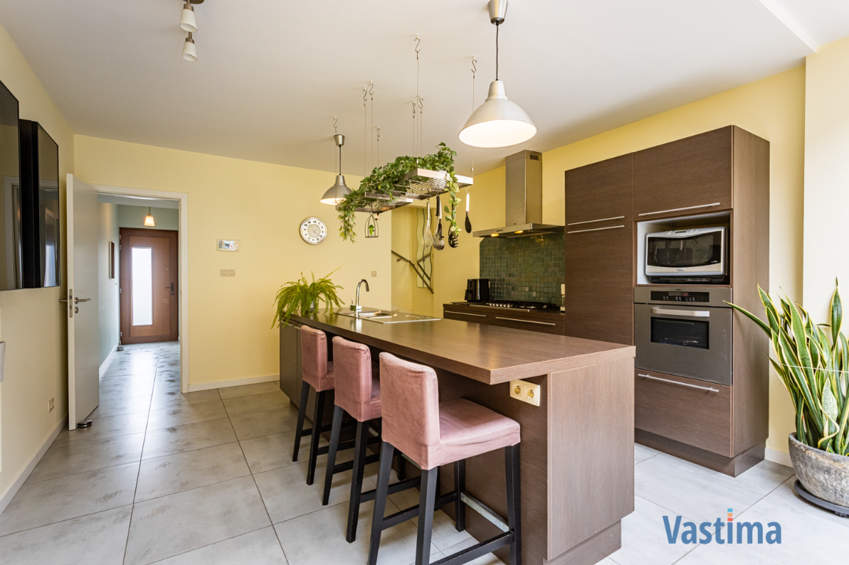 Instapklare stadswoning met tuin: ruimte, licht en comfort in één - foto 2