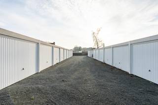 Te koop: garage in het centrum van Lebbeke, gelegen aan de Kapellekensbaan. Deze garage biedt een unieke kans in een buurt waar garageboxen schaars...