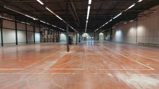 Grote opslaghal van 3.000 m² met grote poort en laaddok, vlakbij de E313 in Geel.De Bell Telephonelaan is parallel gelegen aan de E312 Antwerpen -...