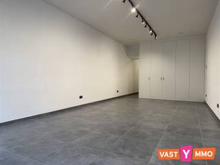 Handelsruimte te huur in hartje Wuustwezel Op zoek naar een praktische, maar strategisch gelegen handelsruimte? Dit commerciële pand van +/- 50 m²...