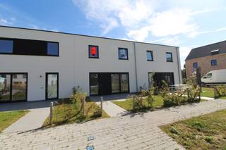 Energiezuinige nieuwbouwwoning te huur gelegen langs de Albert Biesbrouckstraat te Roeselare.Deze woning beschikt over alle nodige hedendaagse...