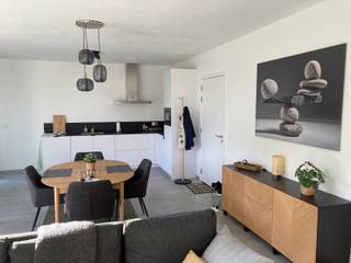 Modern Gelijkvloers Appartement met Tuin &amp; Topenergiescore Bent u op zoek naar een instapklaar , comfortabel en toekomstbestendig appartement? Dit hoogwaardig afgewerkte gelijkvloers appartement met één slaapkamer combineert modern wooncomfort met een uitstekende energiezuinigheid (A-label/bijna-energieneutraal) en een heerlijke privétuin. Indeling van het appartement Lichte woonkamer: Ruime, open zithoek met grote raampartijen die zorgen voor maximale natuurlijke lichtinval. Open keuken: Moderne designkeuken voorzien van hoogwaardige, energiezuinige inbouwapparatuur (kookplaat, vaatwasser, micro-oven en koelkast).Tuin &amp; Terras: Via de schuifpui in de woonkamer stapt u direct op het aangelegde terras en de zonnige, onderhoudsvriendelijke privétuin. Rustige slaapkamer:  master bedroom voorzien van dressing
 
Prijs 1100 € + 100 € parking + 100 € gemeenschappelijke kosten totaal 1300 € nutsvoorzieningen apart te betalen. DIRECT BESCHIKBAAR !!!!