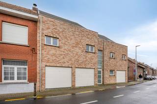 This spacious duplex apartment with 2 bedrooms in Affligem is ideally located close to all amenities and offers a comfortable living space...