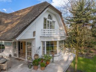 Deze ruime en degelijk gebouwde villa combineert comfort, karakter en een uitzonderlijk gevoel van ruimte. De woning is residentieel gelegen in...