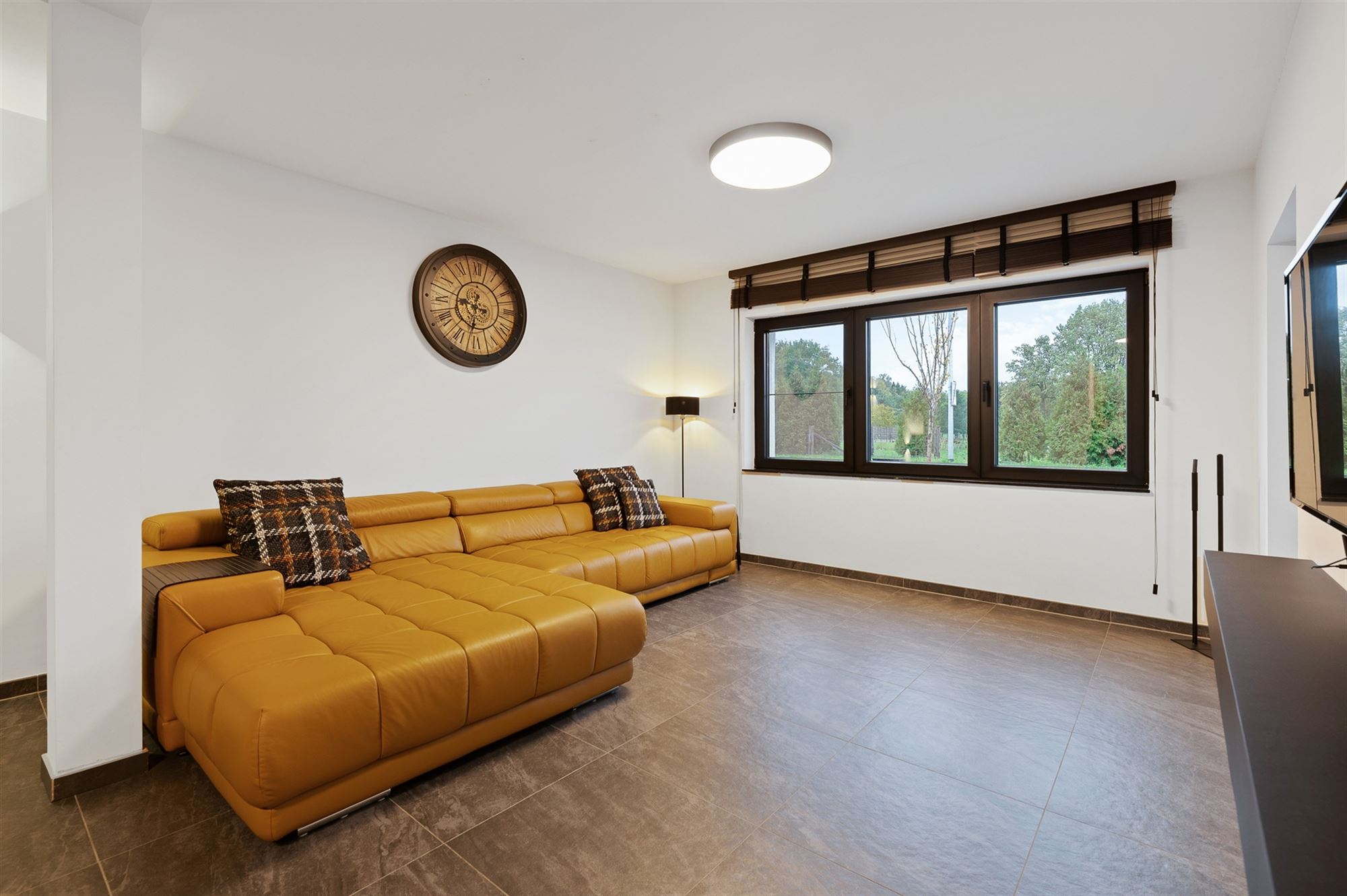 KNAP GERENOVEERDE WONING WONING MET 3SLAAPKAMERS OP EEN ZONNIG GEORIËNTEERD PERCEEL TE OOSTHAM - foto 5