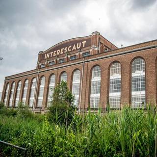 Dit ruime, instapklare kantoor te huur bevindt zich op de tweede verdieping van een uniek en karaktervol industrieel gebouw op de Interescaut-site...