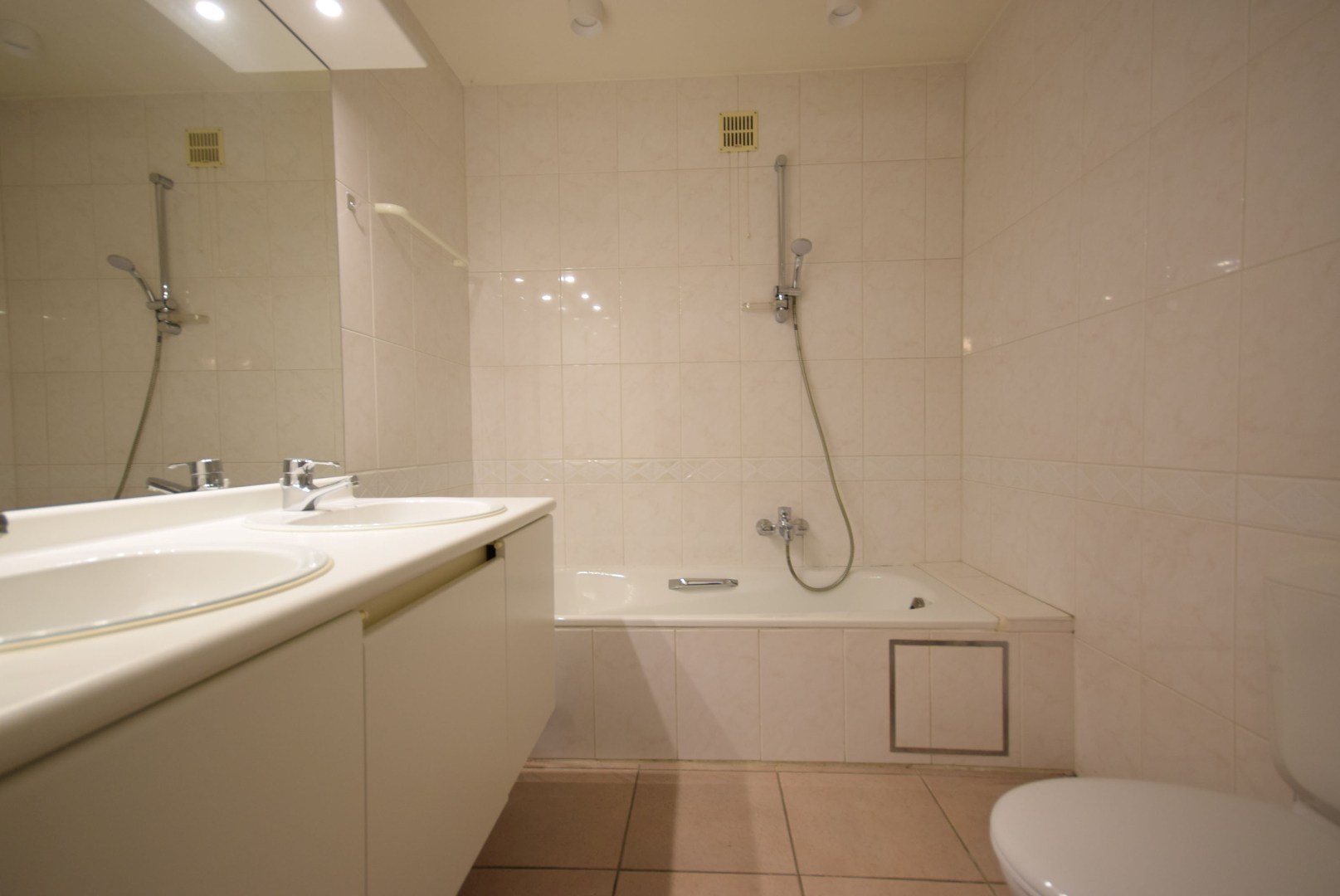 Ruim appartement met 2 slaapkamers en terras in residentie Helminge - foto 5