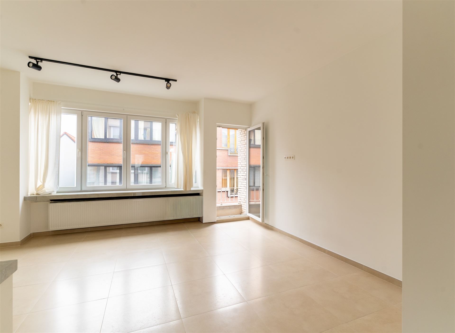 Opbrengsteigendom: 4 gerenoveerde APP met 2 SLPK + 1 GARAGE - foto 5