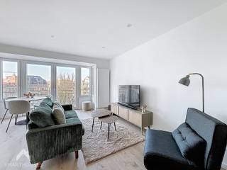 Dit volledig gerenoveerde (2025) en energiezuinige appartement op de vierde verdieping combineert het beste van twee werelden: de dynamiek van de...