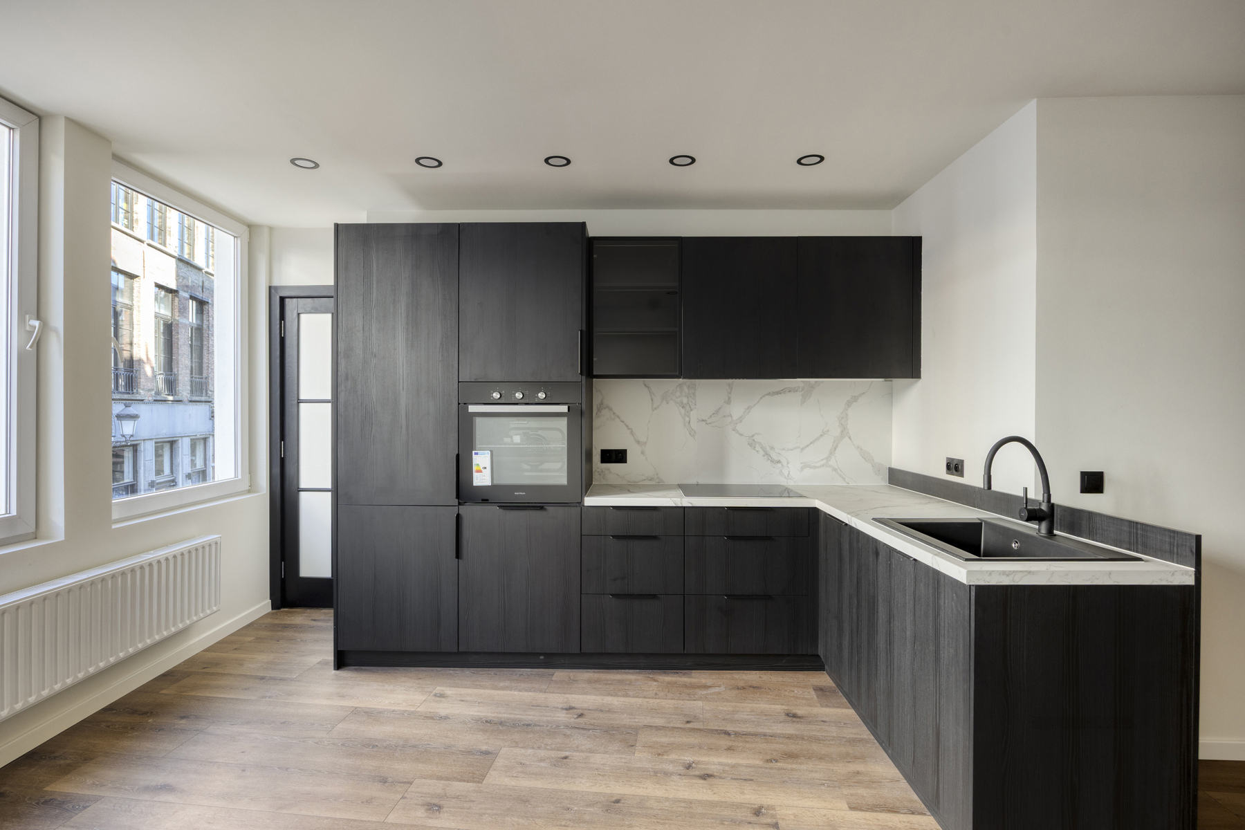 Appartement met twee slaapkamers in hartje Antwerpen. - foto 5