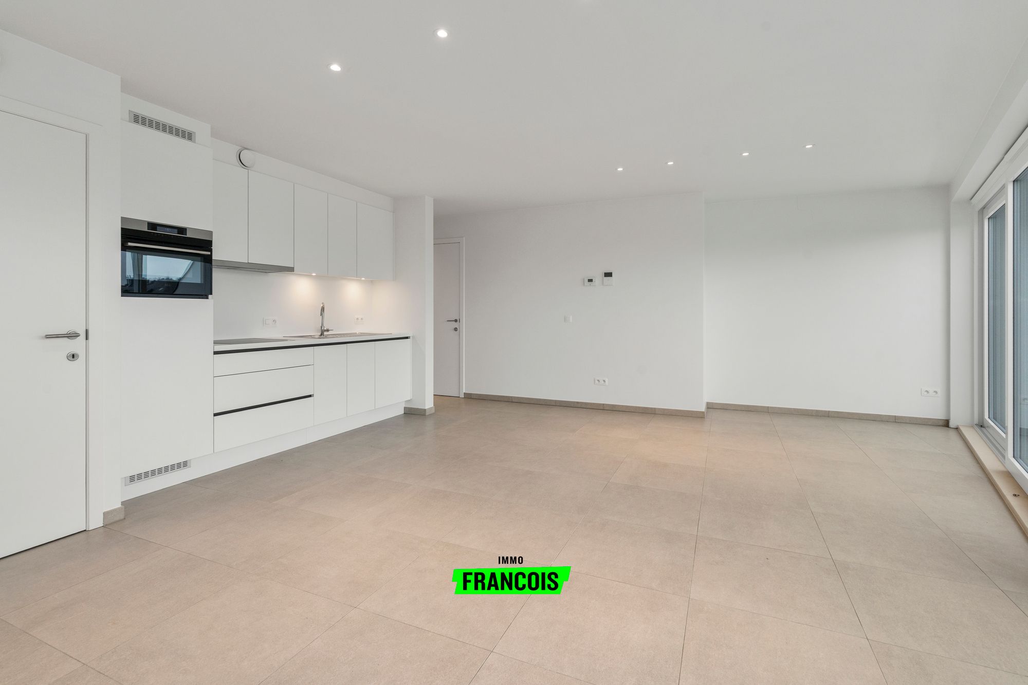 Ruime en lichtrijke duplex met groot terras en polyvalente kamer op toplocatie in Blankenberge - foto 4