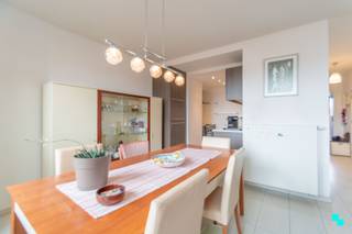 Verkocht op de Bordes-bezoekdag. Compromis in opmaak. Dit instapklaar appartement nabij de Brugse Poort heeft een bruikbare vloeroppervlakte...