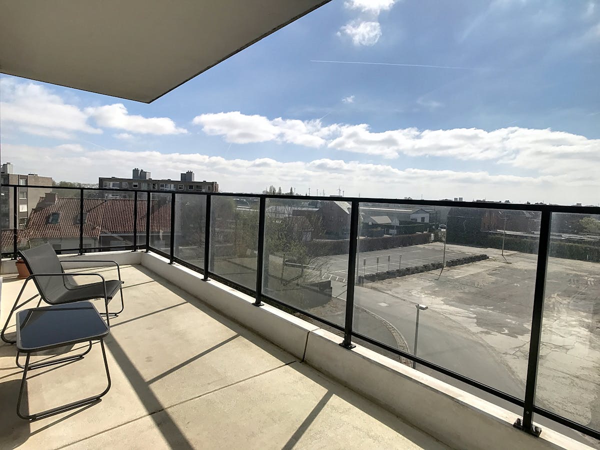 Ruim appartement met 2 slaapkamers en terras te Roeselare. - foto 5