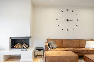 Te huur! Dit lichte en ruime appartement combineert comfort met een praktische en moderne indeling:- Open leefruimte met keuken: volledig uitgerust...