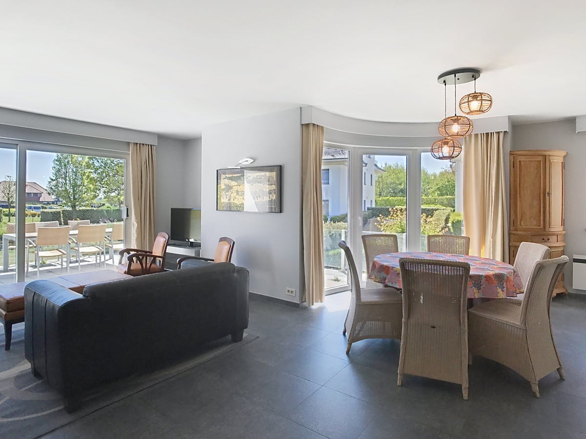 Lichtrijk appartement met ruim terras op rustige ligging te huur! - foto 5