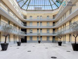 <p><em><strong>TE KOOP</strong></em> – In het hart van het prestigieuze project "Utopia By Godin", ontstaan uit de volledige renovatie van een iconisch gebouw in Brussel, ontdekt u dit prachtige gerenoveerde appartement met 4 slaapkamers (gerenoveerd in 2020).</p>
<p>Met een royale oppervlakte van ongeveer 150 m² is het pand als volgt ingedeeld: een ruime inkomhal die leidt naar een grote en lichtrijke leefruimte, bestaande uit een ruime woonkamer, een eetkamer en een volledig uitgeruste open keuken van ca. 55 m². Het appartement beschikt over 4 comfortabele slaapkamers (14, 14, 14 en 11 m²), evenals 3 moderne doucheruimtes, een wasruimte en een apart toilet.</p>
<p>Comfort: Privatieve kelder; EPC D (178 kWh/m².jaar); dubbele ventilatie (VMC); houten ramen met dubbele beglazing; collectieve gasverwarming.</p>
<p>Prijs: vanaf € 495.000</p>
<p>Contacteer ons nu op 02 355 42 20 | 0494 28 38 88 (Taylor) en via e-mail op tubize@weinvest.be</p>