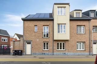 Dit instapklare halfopen appartement, gebouwd in 2010, is gelegen in Essen op een rustige locatie met een vlotte bereikbaarheid naar het centrum...