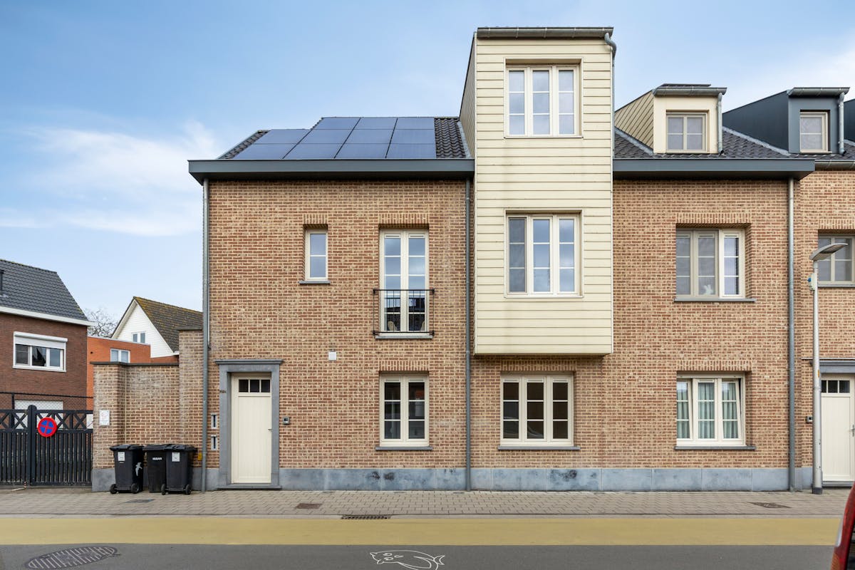 Instapklaar gelijkvloers app met terras en autostaanplaats! - foto 1