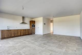 <p><span>APPARTEMENT MET 2 SLKS, TERRAS & PARKING</span></p><p><span> </span></p><p><span>In Beveren-Waas treffen wij residentie Oscar aan gelegen te Walhof. Wij bevinden ons nabij het centrum, het station, de fietssnelweg, verschillende supermarkten, verscheidene scholen, sportaccommodaties, lokale handelaars en diverse horeca gelegenheden. Kortom alles om een dynamisch & comfortabel leven voor jong & oud te garanderen. </span></p><p><span> </span></p><p><span>Dit appartement is gelegen op de eerste verdieping. Het appartement beschikt over een inkomhal, een leefruimte met volledig uitgeruste keuken en de nodige ruimte voor een zit- en eethoek. Verder zijn er twee slaapkamers, een badkamer, een afzonderlijk toilet en een berging/wasplaats. Nadat wij het appartement hebben ontdekt begeven wij ons naar de kelderverdieping waar wij een privatieve autostaanplaats en een privatieve kelderberging aantreffen. </span></p><p><span> </span></p><p><span>Troeven: </span></p><p><span>- Nieuwbouwappartement</span></p><p><span>- Aangenaam terras </span></p><p><span>- E-peil </span><span>≤ </span><span>30 (BEN-woningen)</span></p><p><span>- Vloerverwarming </span></p><p><span>- Energiezuinig ventilatiesysteem D</span></p><p><span> </span></p><p><span>Net als ons overtuigd van de troeven van residentie Oscar? Vraag snel een bezoek aan via <span>info@pillar.estate</span></span><span> of 033 695 695. Wie weet wordt u de nieuwe bewoner van dit prachtig appartement!</span></p><p><span> </span></p><p><span>*Deze gegevens zijn louter ter informatieve titel. De vermelde oppervlaktes zijn slechts een indicatie. Pillar kan niet verantwoordelijk gesteld worden voor de juistheid van de aan haar verstrekte gegevens. </span></p><p><span> </span></p>