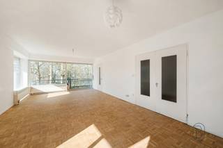 Idéalement situé au centre de Tournai, au 3ème étage d’une résidence avec ascenseur, ce bel appartement de plus de 120m² à rafraîchir et offrant...