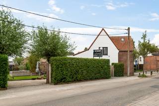 Zeer gunstig en rustig gelegen woning op wandelafstand van het recreatiedomein De Schorre en het natuurgebied De Kleiputten!  Dit huis ligt...