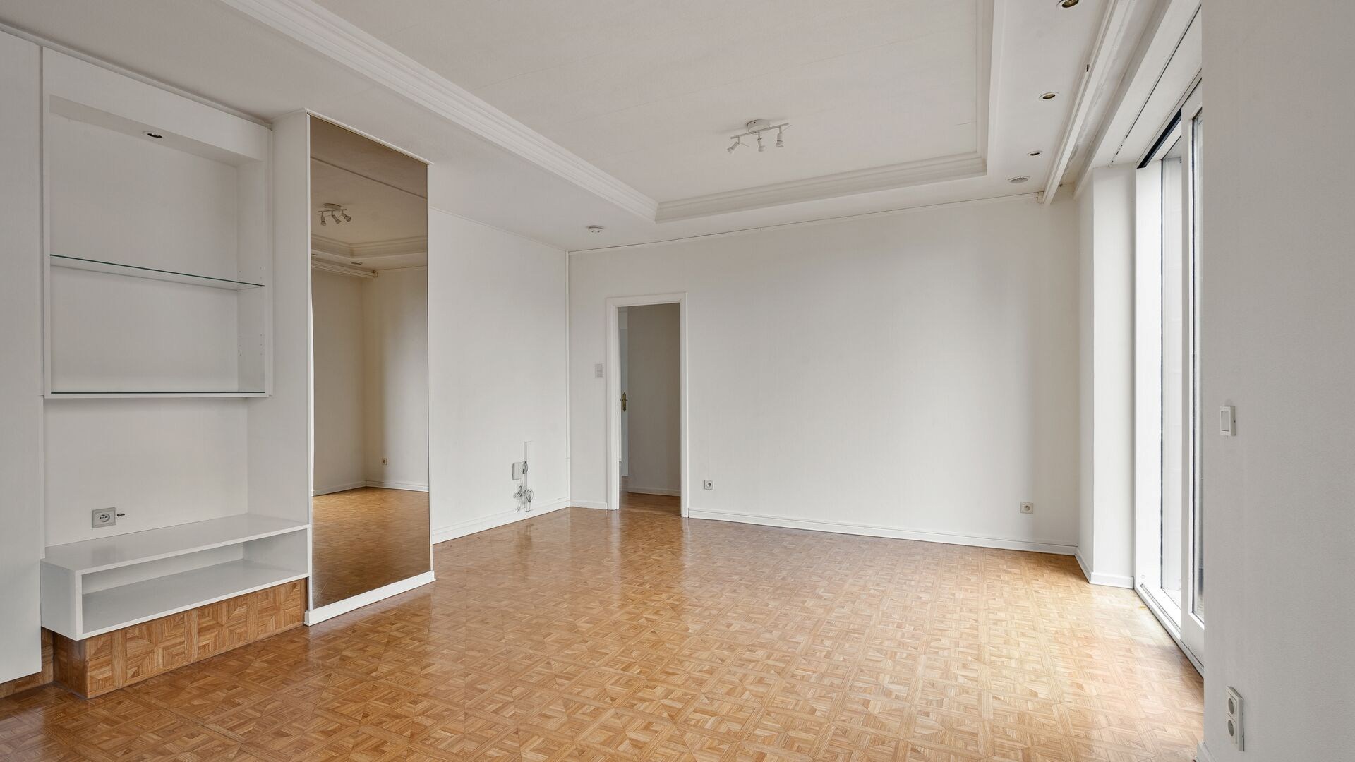 Lichtrijk appartement met veelzijdige aansluitende studio - uitzonderlijk potentieel - foto 2