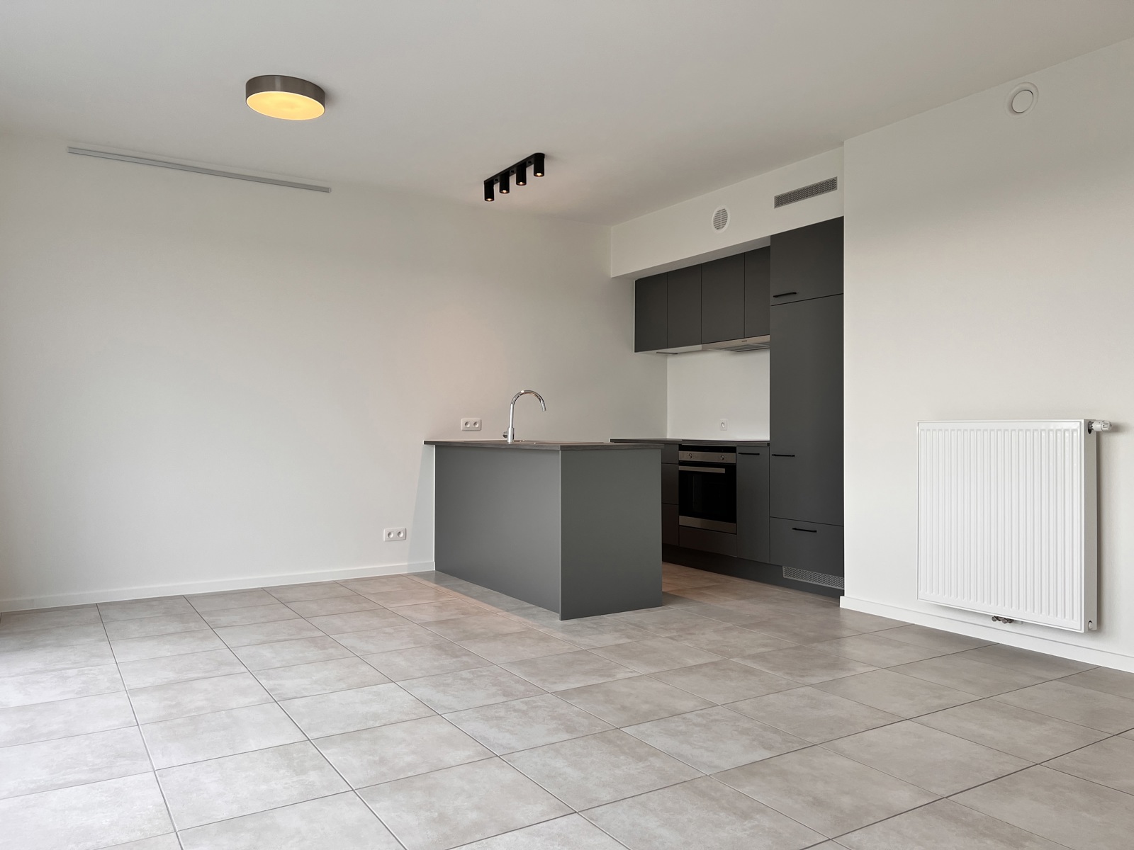 Splinternieuw 1 slaapkamer appartement nabij het station - foto 3