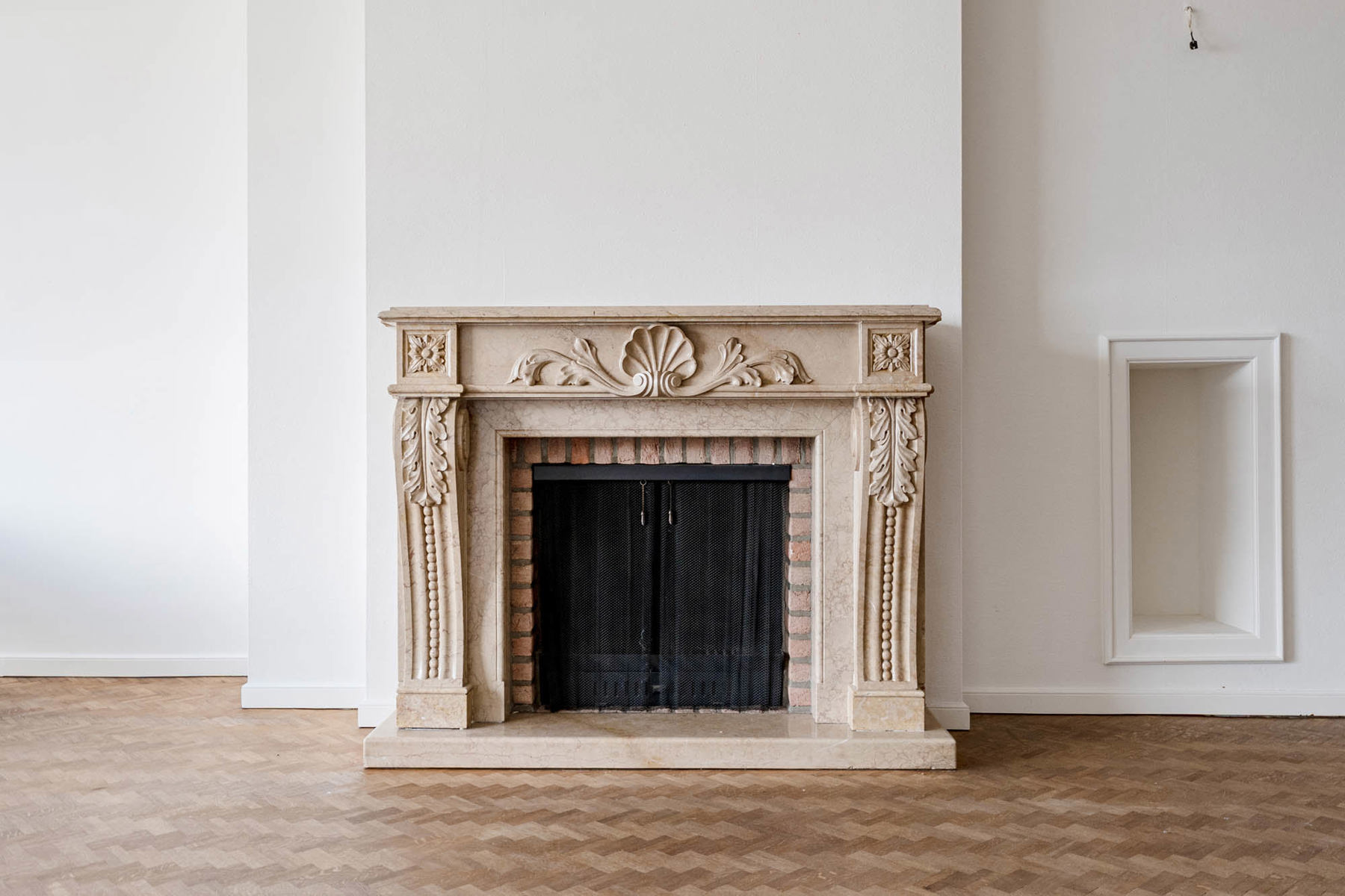 Ruim appartement mét ondergrondse garage en kelderberging - foto 2