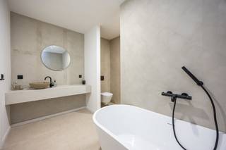 Totaal gerenoveerde woning met twee slaapkamers en een gezellige stadstuin gelegen in het centrum van Turnhout nabij allerhande faciliteiten...