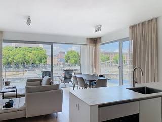 Tour & Taxis - Ce magnifique appartement meublé est situé au 2ème étage d'un immeuble récemment achevé au bord du canal, juste à côté de Tour &...