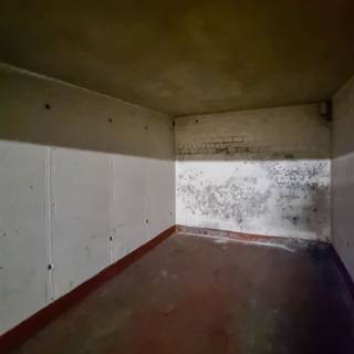 Ligging: Ondergrondse garagebox gelegen in het garagecomplex achter de gebouwen Dascottelei 90-118.De garagebox is voorzien van een kantelpoort en...