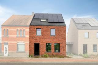 Deze stijlvolle nieuwbouwwoning is gelegen in de Stationsstraat in Gavere en geniet van een vlotte verbinding naar Gent, Oudenaarde en Deinze. Deze ruime woning telt 4 volwaardige slaapkamers, 1 badkamer, tuin en een carport. <br /><br />Mogelijkheid tot aankoop onder 6% btw.<br /><br />INDELING VAN DE WONING: <br />Gelijkvloers: <br />* inkomhal met gastentoilet<br />* leefruimte met open keuken (excl. prijs)<br />* berging / wasplaats<br />* oprit met carport<br />* (tuin<br /><br />Eerste verdieping:<br />* 3 slaapkamers<br />* badkamer met inloopdouche, ligbad en toilet<br /><br />Tweede verdieping: <br />* vaste trap naar de tweede verdieping <br />* slaapkamer 4<br /><br />ALGEMENE INFORMATIE:<br />* aankoop mogelijk onder 6% btw<br />* vloerverwarming (gelijkvloers en 1e verdieping) op warmtepomp (lucht-water)<br />* ventilatiesysteem type D<br />* 15 zonnepanelen<br />* aluminium ramen en deuren<br />* septische put van 2.000 liter<br />* stadswater<br />* regenwaterput van 7.500 liter<br /><br /><br />Bestuursmaatregelen in het maatregelenregister: in aanvraag<br /><br />Prijzen zijn exclusief bijkomende kosten zoals eventuele verkooprechten en notariële kosten (honorarium en aktekosten). Tevens niet inbegrepen zijn het aandeel in de (wijzigende) basis- of verkavelingsakte, de aansluitingskosten voor nutsvoorzieningen, kosten voor EPB, PID, veiligheidscoördinatie en eventuele andere bijkomende kosten en meerwerken. Omdat de totale investering afhankelijk is van uw persoonlijke situatie, wordt er steeds een individuele prijsberekening op maat voor u opgemaakt.