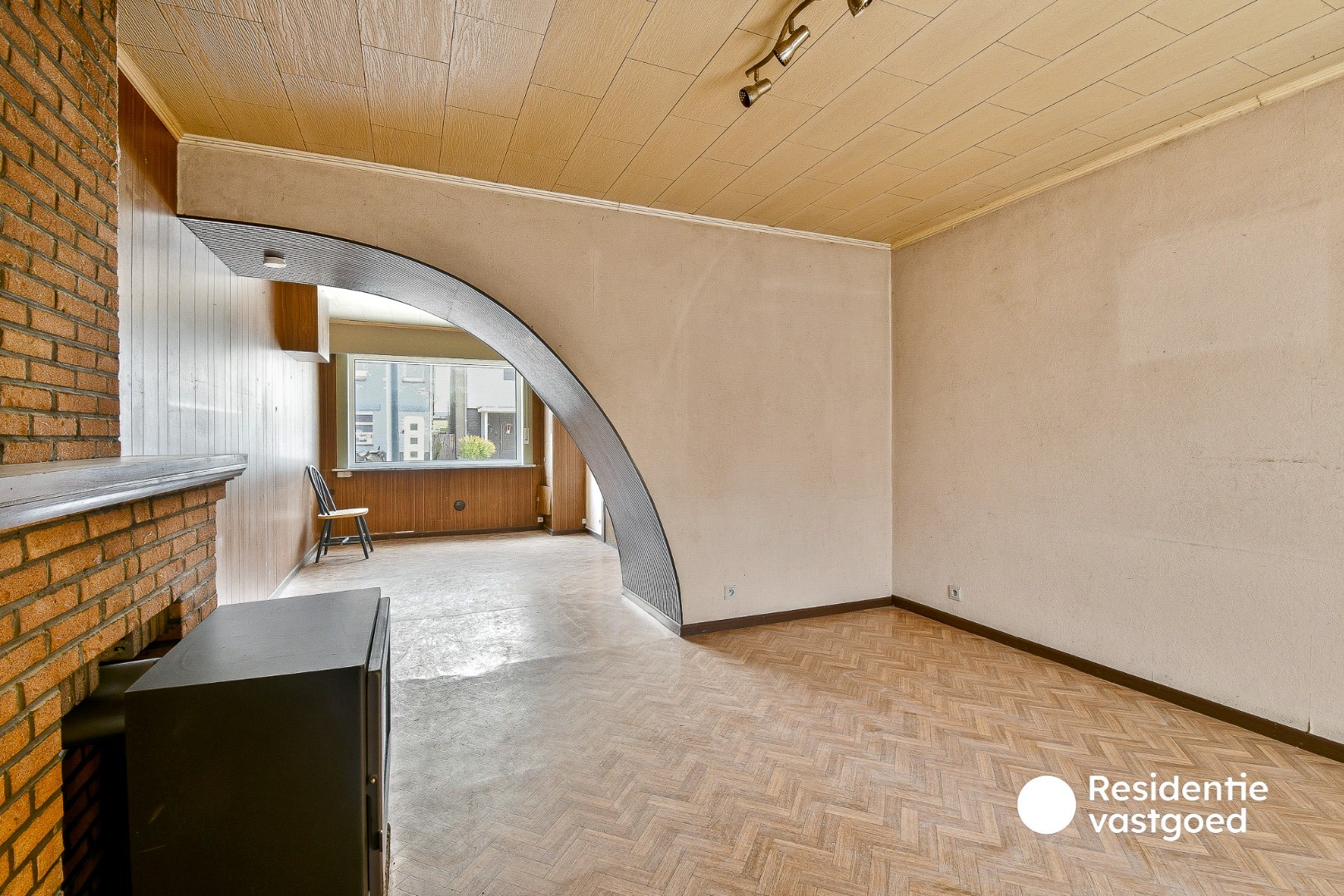 Te renoveren rijwoning met twee slaapkamers en tuin - foto 4