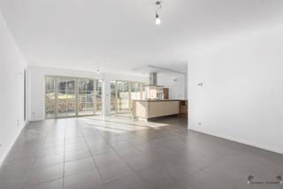Gelegen in de rustige omgeving van Heers, aan de Truyerstraat 4A bus 1, biedt dit moderne en verzorgde appartement een bewoonbare oppervlakte van...