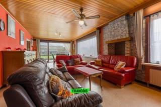 In de Brugsestraat 188 te Zedelgem bevindt zich deze karaktervolle en ruime gezinswoning (bouwjaar 1972) met maar liefst 277 m²...